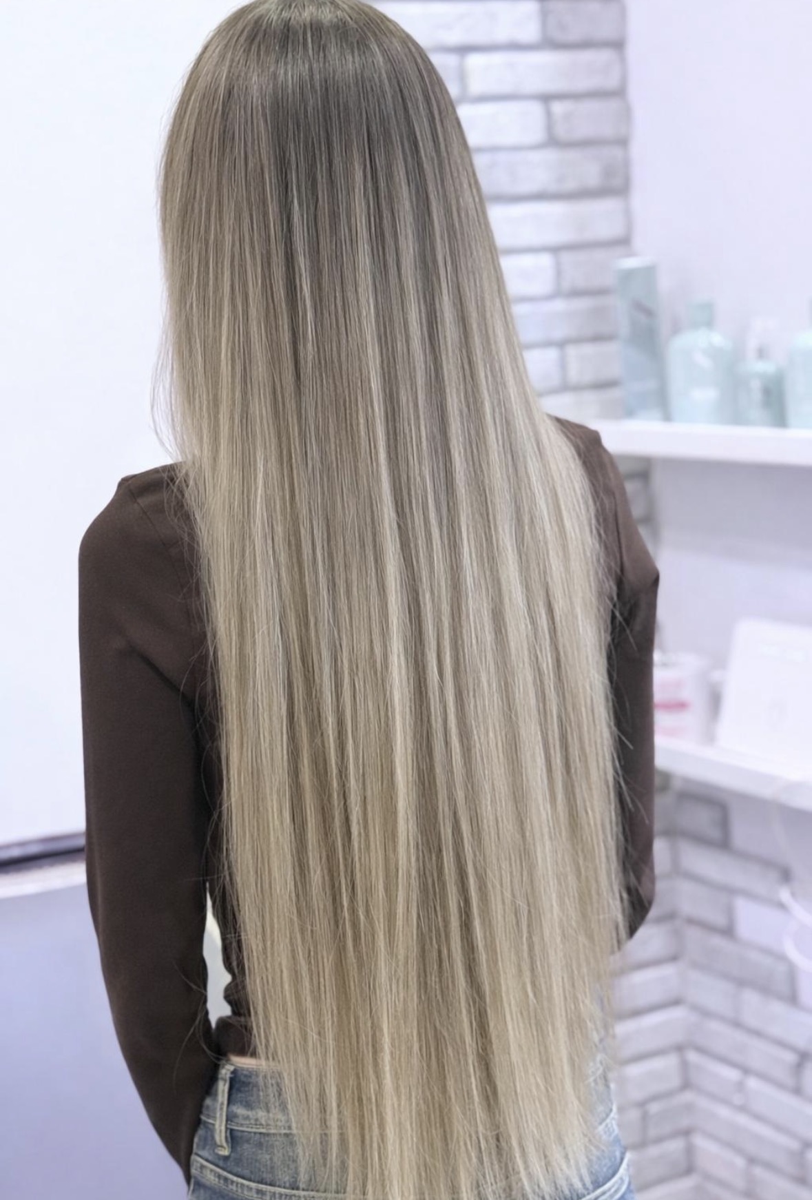 Capelli lunghi biondi lisci e luminosi
