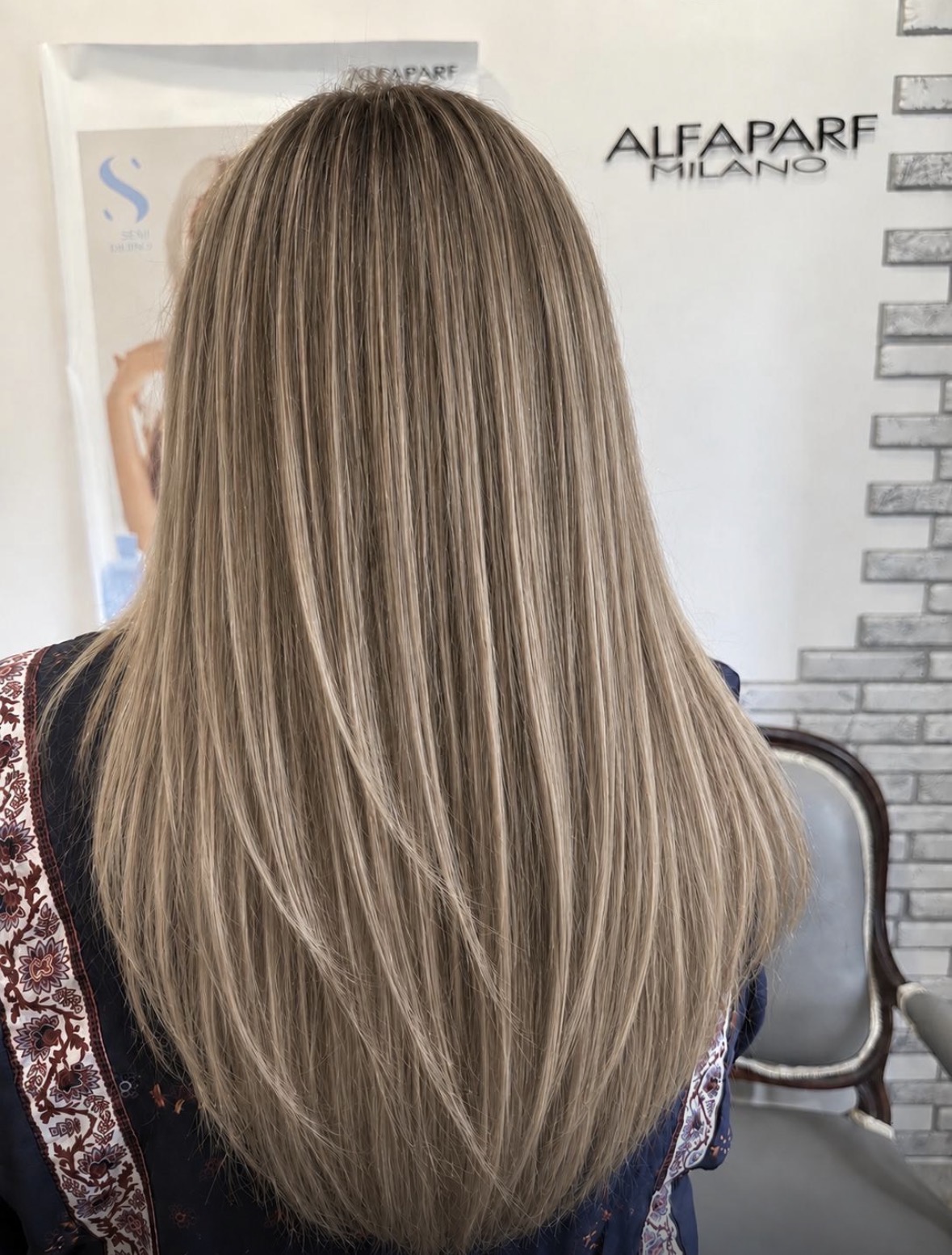 Airtouch caramello su capelli lunghi lisci